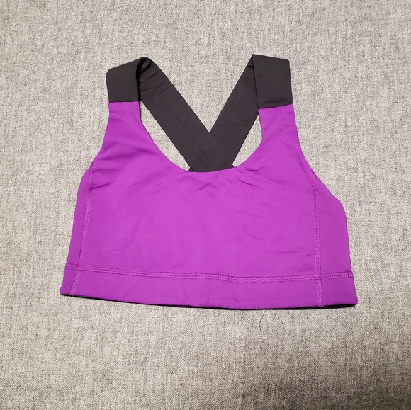 NWOT Lululemon Sports Bra - Size 4 - Picture 1 of 3